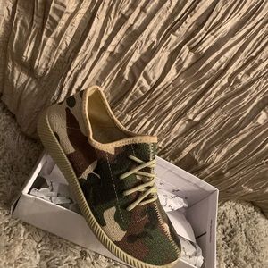 Qupid Camouflage Sneakers
